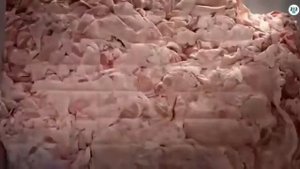 Из свининой кожи делают конфеты.