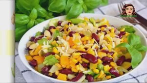 Овощной салат с фасолью и орехами