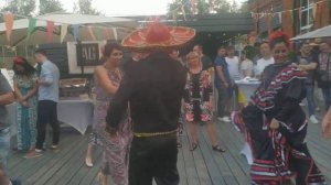 Зажигательные мексиканцы Mariachi Mexico на вечеринке