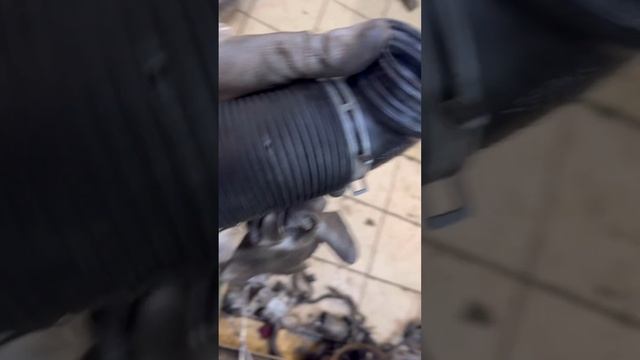 Финальные штрихи перед запуском контрактного двигателя. Часть 2/3 #tdi #passat #ремонт #volkswagen смотреть онлайн