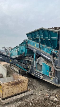 Powerscreen Warrior 2400 Tripple-3 Shafts