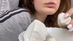 Ем мел , сухой