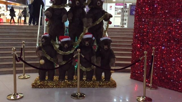 Мишки танцуют в ТЦ "Европейский" смотреть онлайн