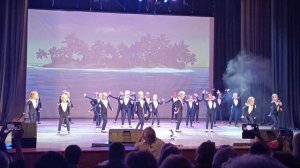 Танцы. Дети. Новогодний Концерт. Малыши представляют новый танец " О доброй стае на волнах "