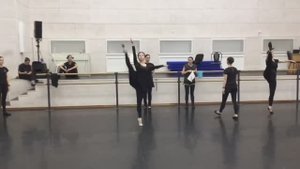КОМБИНАЦИЯ ГРАНД БАТМАН ЖЕТЕ НА СЕРЕДИНЕ ЗАЛА