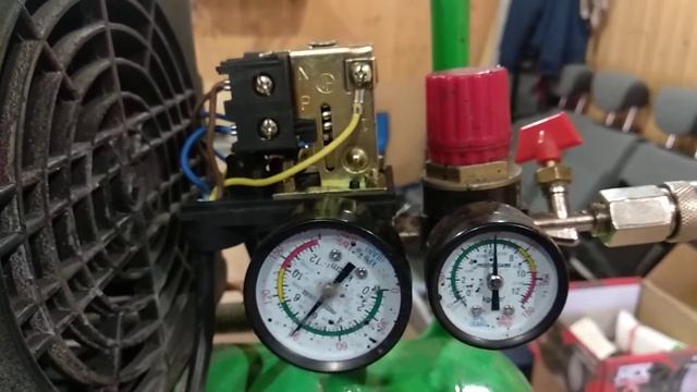 Сбрасывает давления защитный клапан компрессора смотреть онлайн