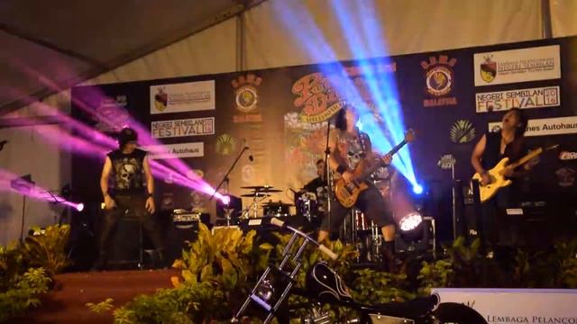 Satira - Holy Diver (Dio cover) смотреть онлайн