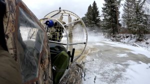 НА ПЕРВОЛЕДОК СЮДА МОЖНО ПОПАСТЬ ТОЛЬКО НА ЛЕТУЧЕМ ЛЕДОКОЛЕ! НОЧУЕМ В МЕТЕЛЬ ПОД ЕЛКОЙ...