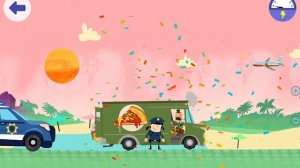 Маленькая полиция садит за клетку воришек 😎😋😁😀