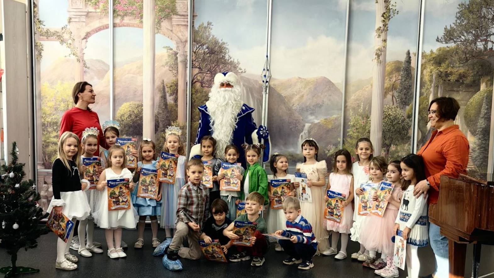 Новогоднее поздравление от "Фа-солек" смотреть онлайн