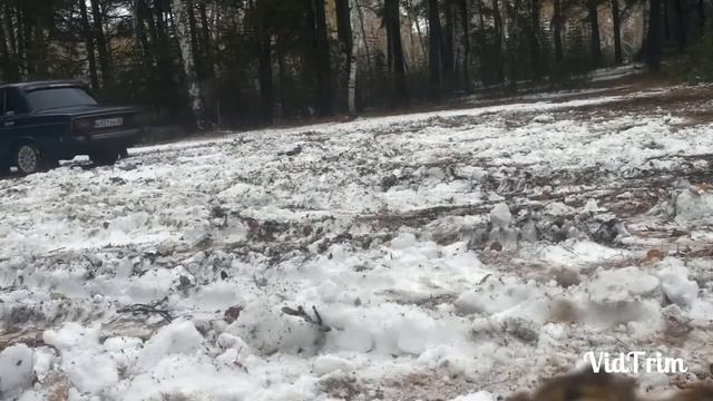 Даем угла по первому снегу. Валим боком на ваз 2106 смотреть онлайн