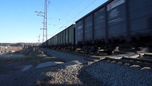 Электровоз ВЛ10У-1018 с грузовым поездом