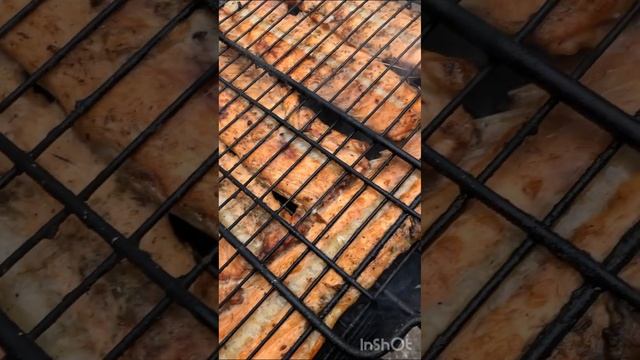 Рыба, запеченная на мангале, - это здорово, полезно, быстро и очень просто. ... 😍