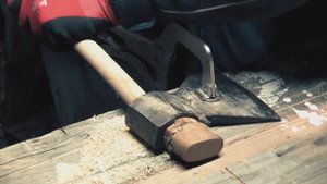 Как смастерить топор