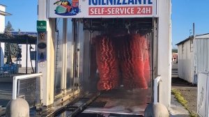 Помыли машину в Италии за 10 евро