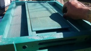 Донный пыльцесборник для рогатого улья