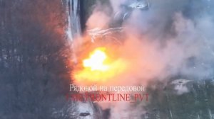 Меткий удар fpv-дрона на оптоволокне в моторно-трансмиссионное отделение танка противника.