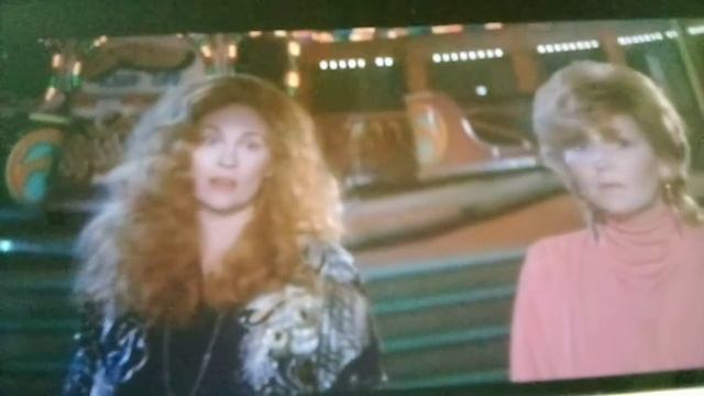 Sway sway throws Selena ( Supergirl 1984.video) смотреть онлайн