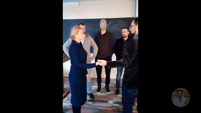 Эстрадный гипноз  Падение назад
