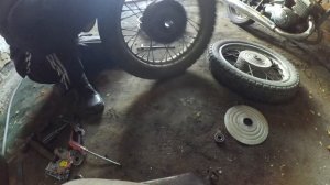 Меняю Подшипники в колесе! Ч-1. ( Маятник коляски иж )