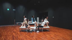 New Jeans (뉴진스) - 'Cookie' dance practice mirrored