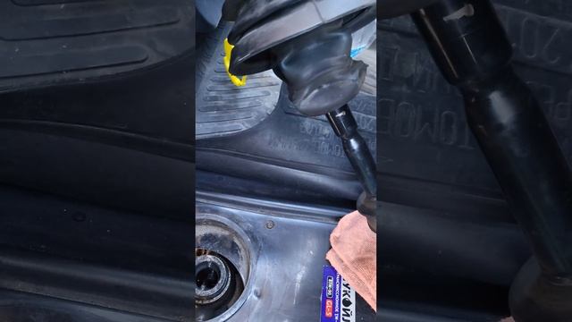 Работаюна своей газели. Долил масло в МКПП из салона.#грузоперевозки #газель #газельбизнес