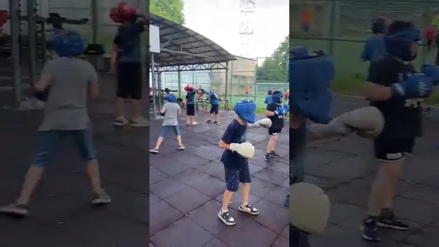 футболисты,боксёры и рукопашка.Работаем,работаем!Бокс от Дениса Семенова.