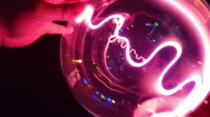 В Алуштинском музеи электричества Теслы газ - неон