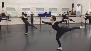 УПРАЖНЕНИЯ НА СЕРЕДИНЕ ЗАЛА-КЛАССИЧЕСКИЙ ТАНЕЦ