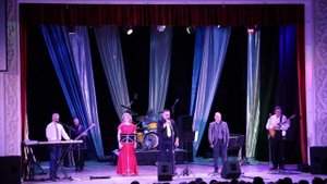 18 Льется музыка