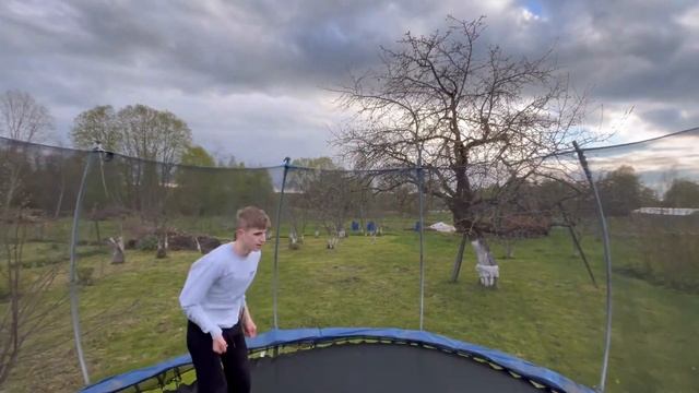 Элементы На Батуте | ТРЮКИ | ПРЫЖКИ на БАТУТЕ | Лёха и Катя | Gistar смотреть онлайн