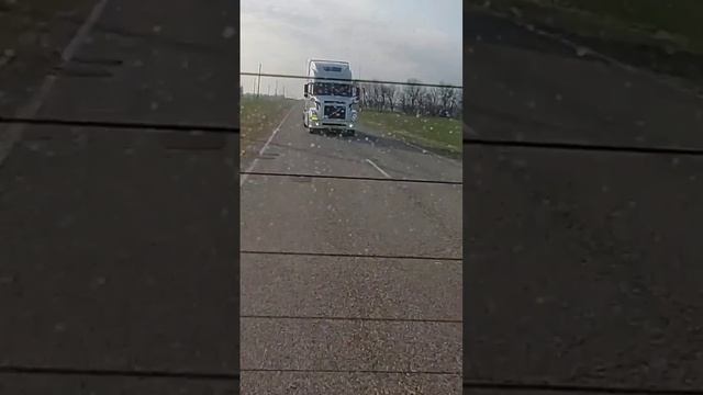 Вольво БОЛЬШОЙ БЕЛЫЙ ЛЕБЕДЬ. ДВС Детройт 12.7 без егр 500 л.с. готовый зверь.