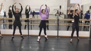 КОМБИНАЦИЯ ДЕМИ И ГРАНД ПЛИЕ У ПАЛКИ