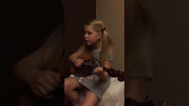 Ксения Лиготская исполняет песню "Смуглянка"