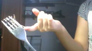 Фокус #2 баланс (2 зубочистки и 2 вилки)))