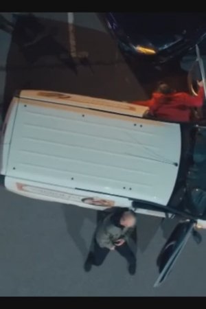 Мужчина упал с лестницы и разбил пиво в пакетах на метро Ну, погоди, Москва, Самый разыскиваемый!