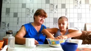 Ирочка Инфо готовит пышные и вкусные котлеты Видео для детей