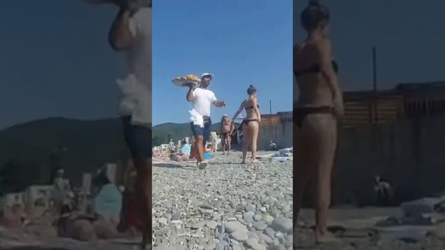 Лучший продавец пончиков на всём побережье Чёрного моря. Иван Николаевич.