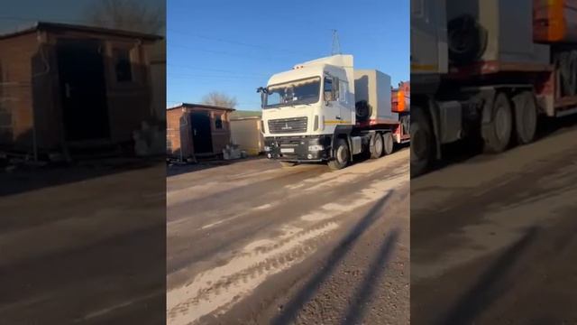 Едем на объект экскаватор + вибропогружатель. Аренда спецтехники с доставкой +7 (985) 185-77-77