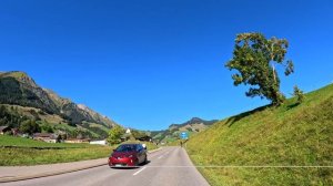 Поездка с горного перевала Коль-де-Мосс в Саанен в Швейцарских Альпах, Швейцария! 4k 60fps UHD