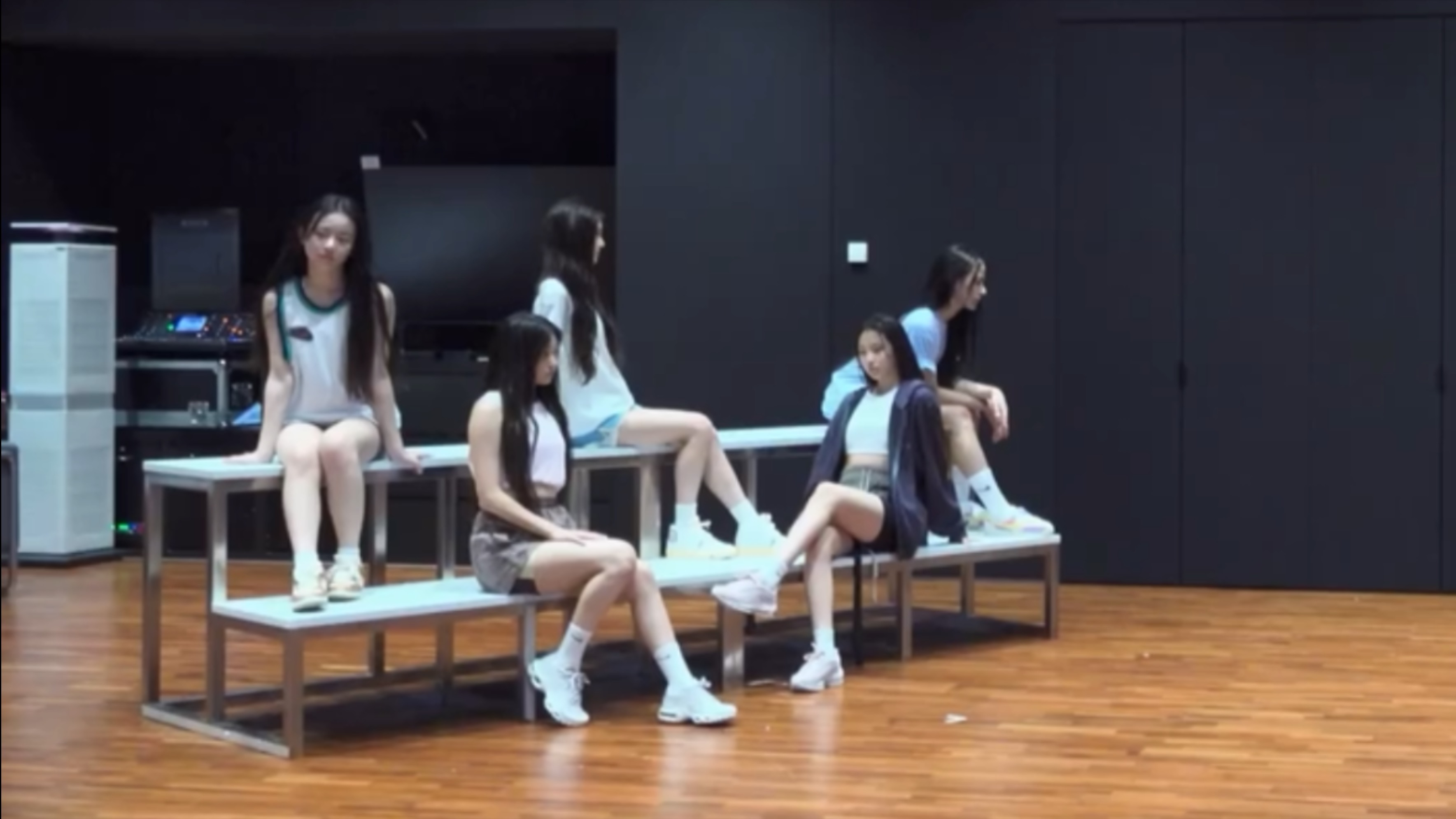 New Jeans (뉴진스) - 'Cookie (ver. 2)' dance practice mirrored