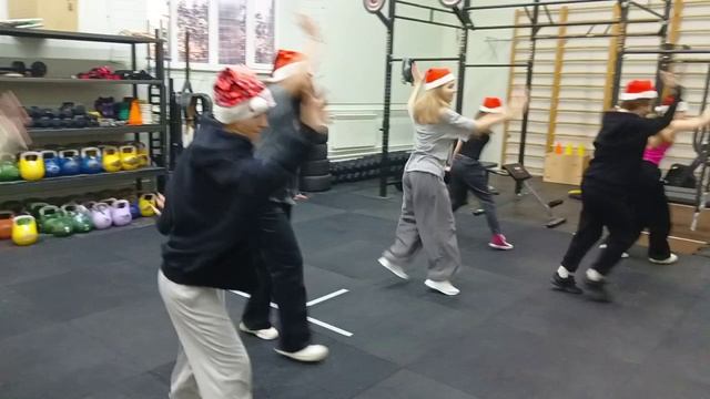 "Отмечаем! Зажигаем! " поздравление с Новым Годом от Танцевальных коллективов AzART, Наследие и ... смотреть онлайн