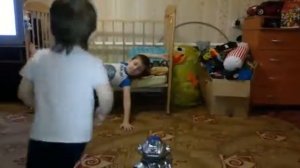 Робот Линк играем даем команды игрушке Robot Link  unboxing toy and play