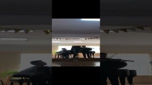 Попурри на темы знакомых всем песен.