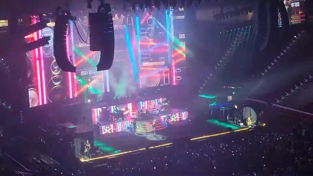 Guns n' Roses Welcome to the Jungle w/rumble intro Raleigh 9-29-2021 смотреть онлайн