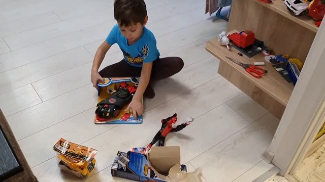 Мистер Боря распаковка 060320 смотреть онлайн