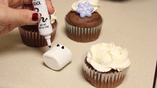 {Recipe Review} Hot Chocolate Snowmen Cupcakes w/Marshmallow Frosting!