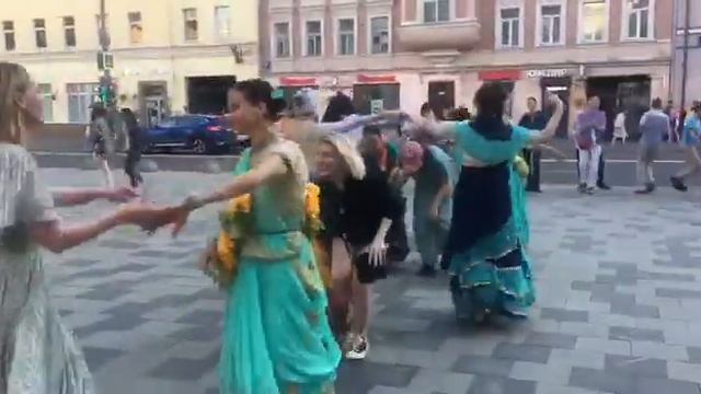 ⚡💦 ХАРИНАМА 3/7 на ст. м. Новослободская 10.06.2022 💦⚡ смотреть онлайн