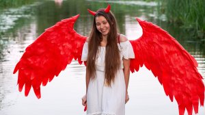 Фото сессия в  воде с  красными крыльями