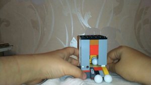 Игровой автомат КРАН-ХВАТАЙКА из Лего.